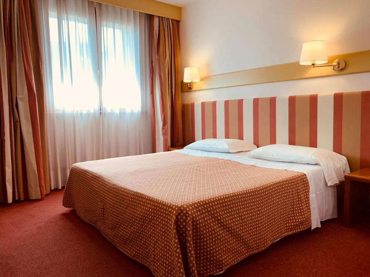 Eurohotel Palace มาเนียโก ภายนอก รูปภาพ